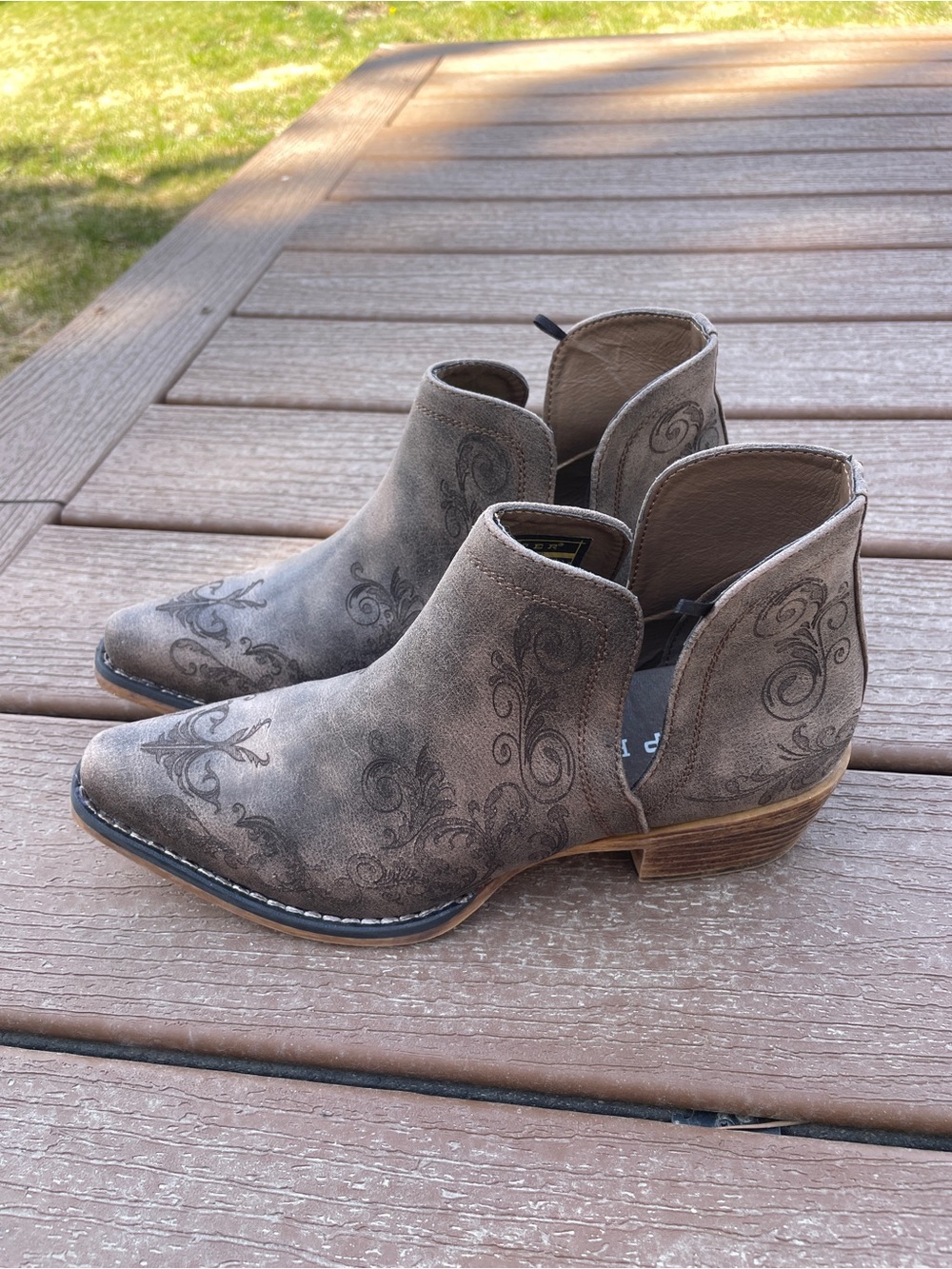 Women's Cowboy Ankle Booties - Picture 3 of 6